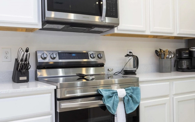 Amazing Large Home Near Parks