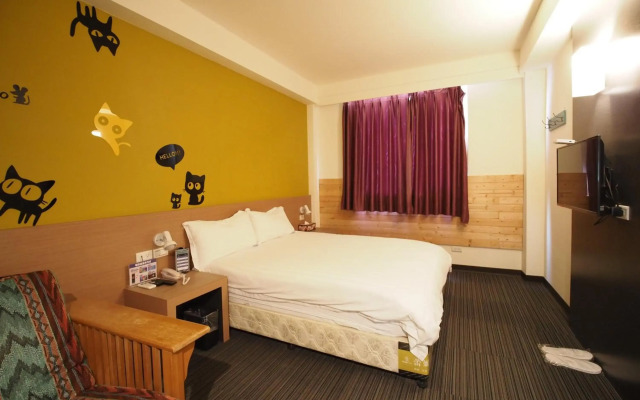 Breeze and Waves Hostel