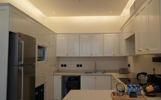 Cozy 3- bedroom unit with an outside seating area