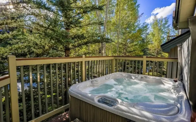 Highlander 324 Townhome with Private Hot Tub