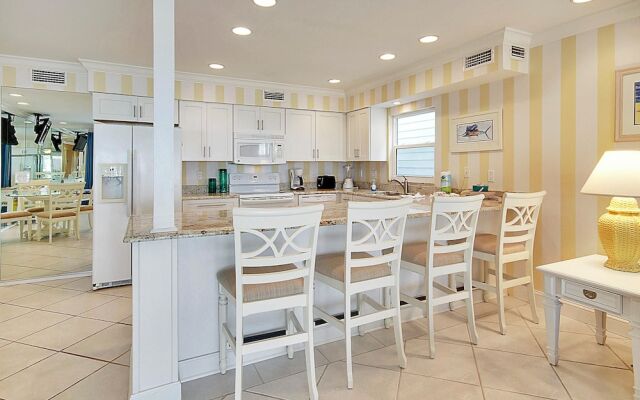 Sunset Villas 1 Beachfront/awesome Views/pool/bbq