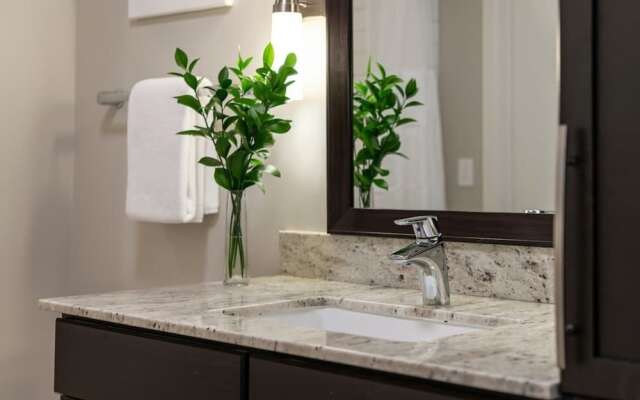 Downtown Dallas CozySuites w/ gym 9