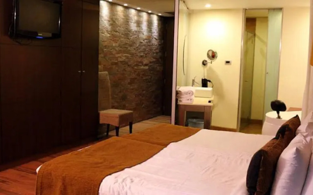 Oxford Suites & Rooms