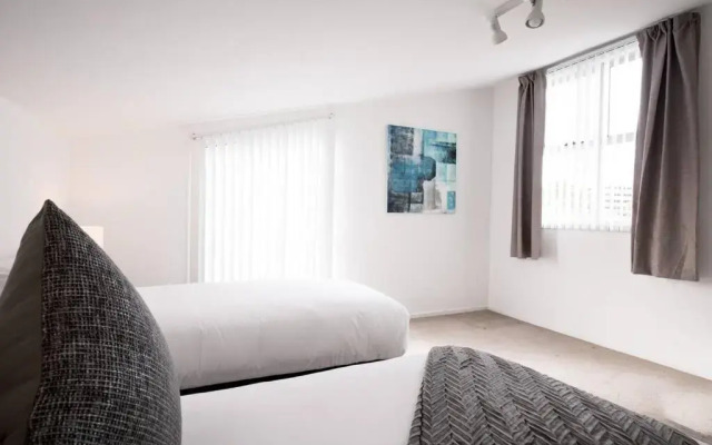 Chic Hobart Townhouse sleeps 9 - perfect location