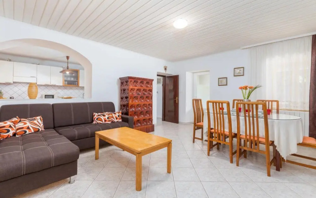 Nice Home in Vodnjan With Wifi and 2 Bedrooms