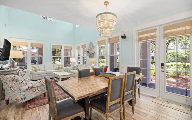 1345 Laurel Grove 3 Bedroom Home by RedAwning