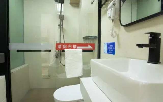 Libo Xiaoqikong Xinjiayuan Inn