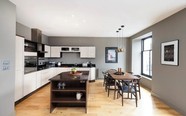 Stylish 2-bed flat in New Town