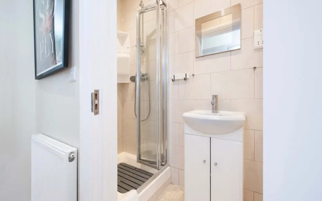 So Glamourous Pad - Fitzrovia - by Frankie Says