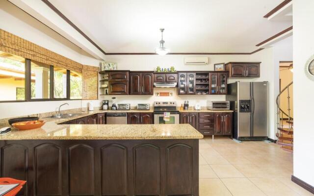 Catalina Cove 3- Spacious 6 Bedroom Loft Home