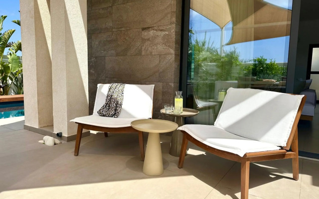 Lora Pearl Luxury Villa By Louis Hotels