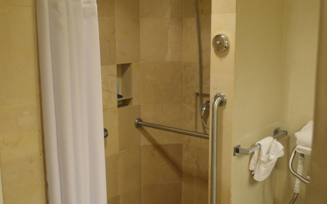 Best Western Plus Nuevo Laredo Inn & Suites