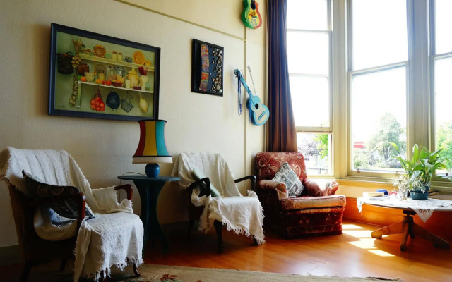 Chillawhile Backpackers Art Gallery