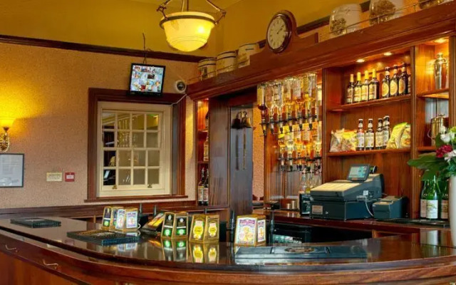 Cambridge Hotel