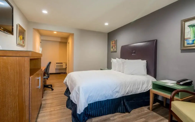 Azul Inn & Suites