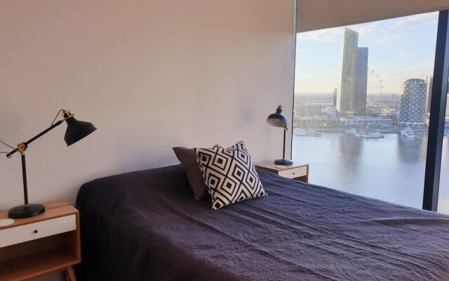 Orange Stay @ No1 Collins Wharf
