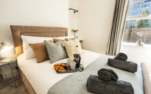 Stunning 1 Bedroom Apartment - Plymouth