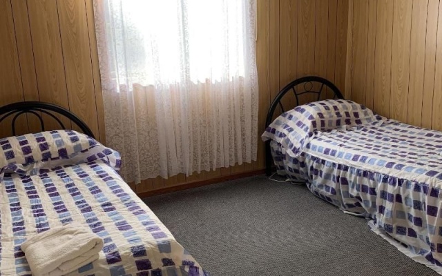 Limestone Coast Tourist Park – Guest Rooms – Glenburnie