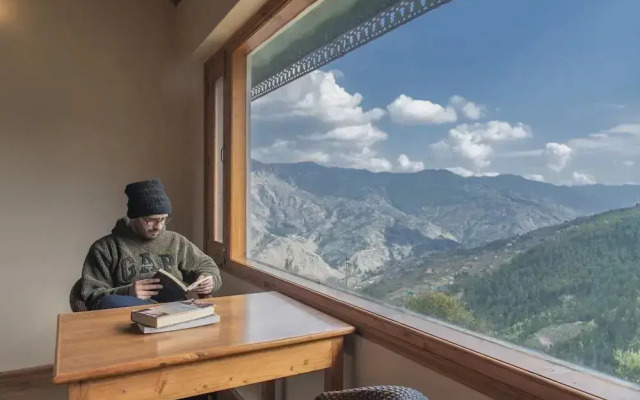 Echor Bhramara Estate Kharapathar Shimla