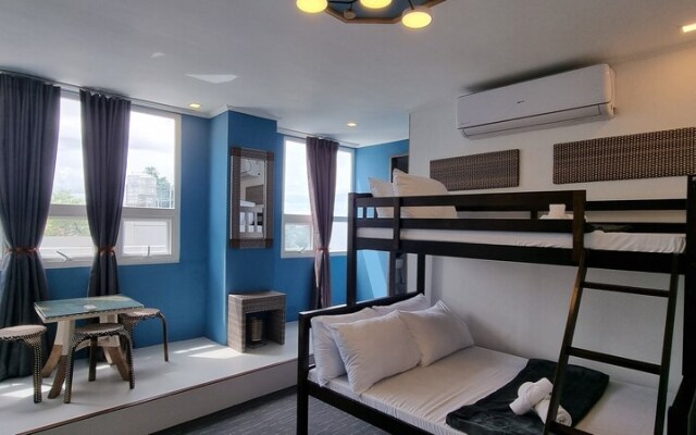 Attic Capsule Hotel