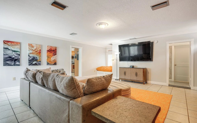 4 Mi to Legoland: Poolside Paradise!