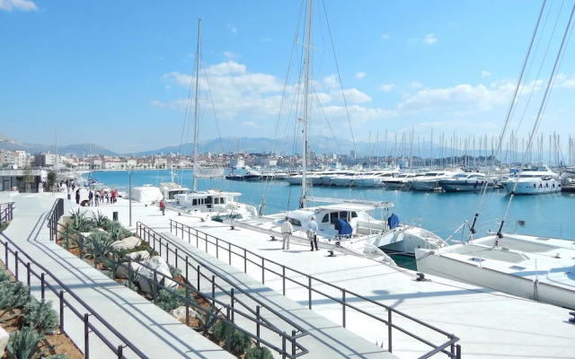 Modern apt With Terrace 4 min Walk to the Beach