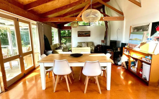 Bush Beach Delight - Onetangi Holiday Home