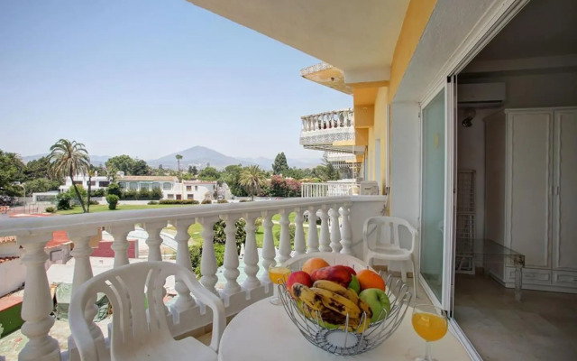 Lovely beachfront apartment Puerto Banus Marbella