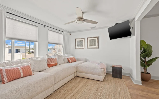 Stylish Villa Near Treasure Island Beaches