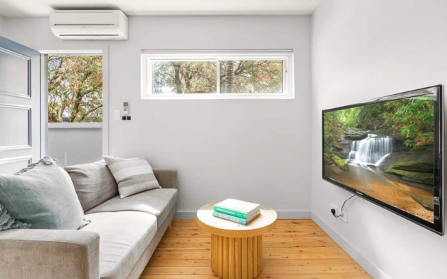 Modern 1-bed Pad Minutes Away From Beach – Balcony – Sydney
