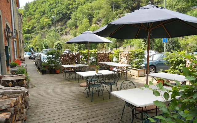 Hotel Beau Rivage and Restaurant Koulic