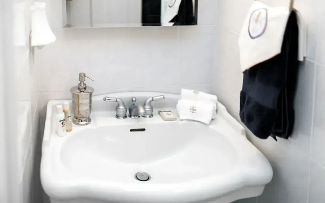 1810 Emerson House Bed & Breakfast - Adults Only