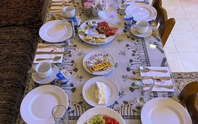 Elphardous Hotel