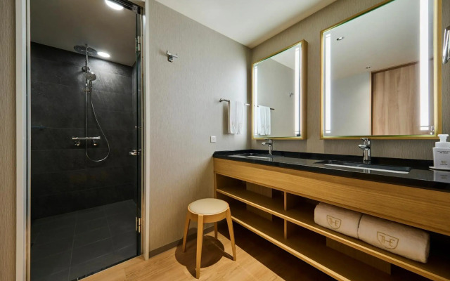 Henn na Resort & Spa Kansai Airport