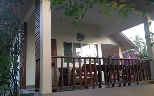 Eiamsiri Resort