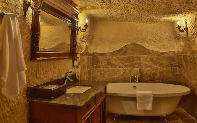 Acropolis Cave Suite