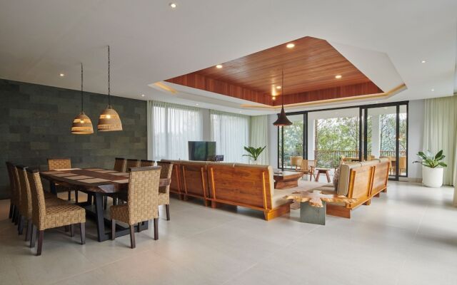 Atsuka Hill View 8BR Vila with Private Heated Pool