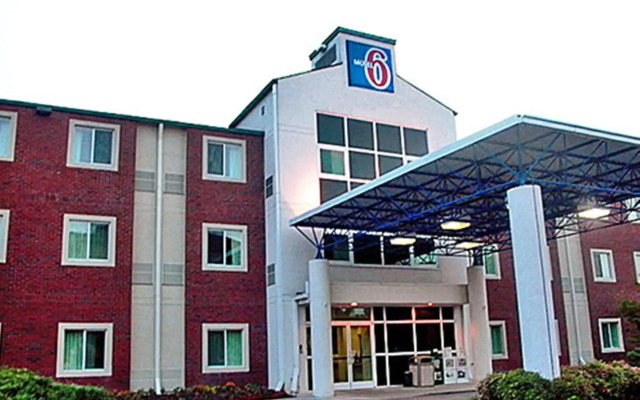 Motel 6 Newport, TN