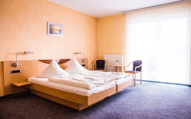 Warias Hotel & Restaurant