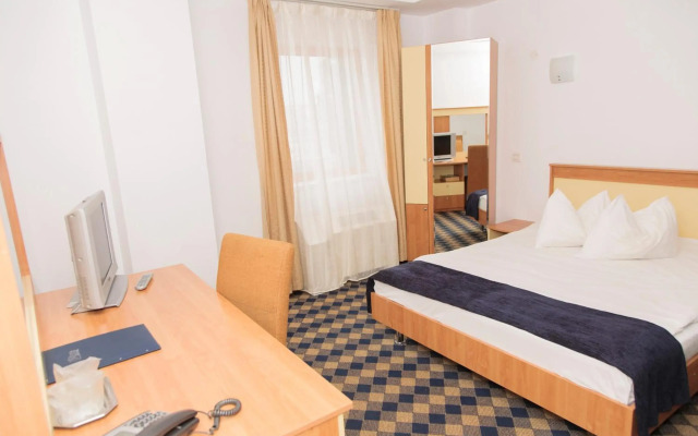 Plus Hotel