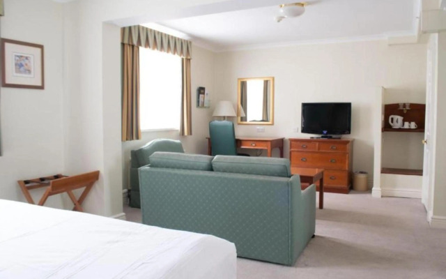 OYO Tong Park Hotel