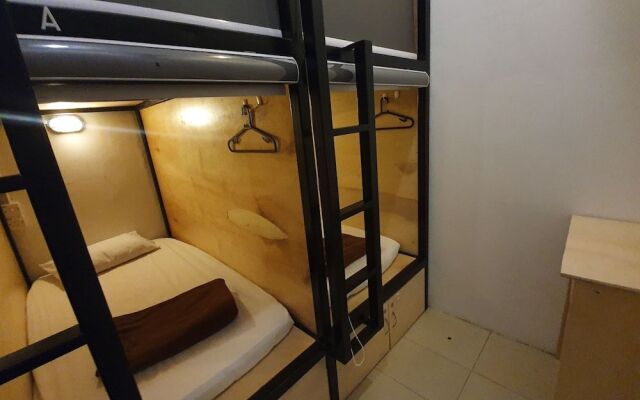 OYO 89728 Home Guesthouse & Cafe