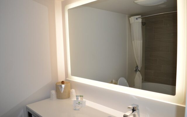 Coast Nisku Inn & Conference Centre