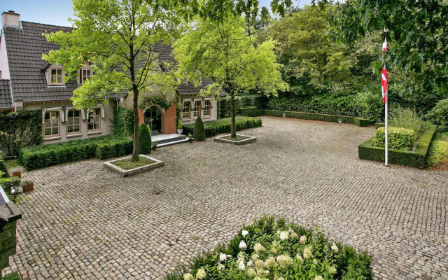 Beautiful Villa in Drunen With Private Heated Pool