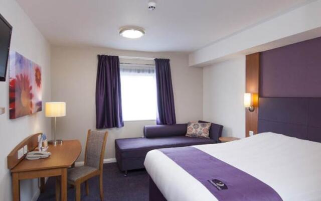 Premier Inn Wigan West (M6, J26)