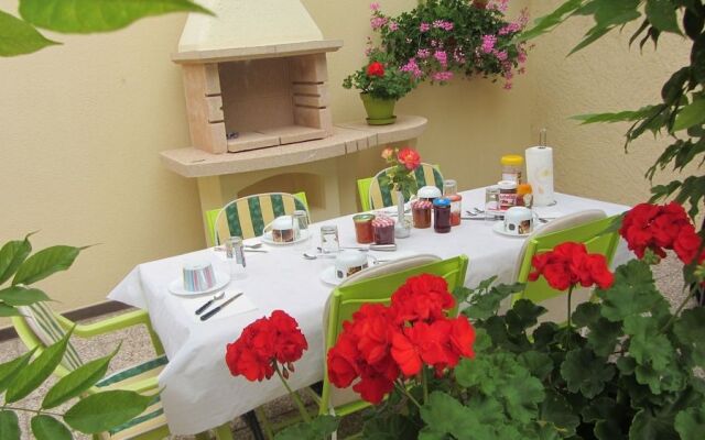 Chambre D'Hotes Les Glycines