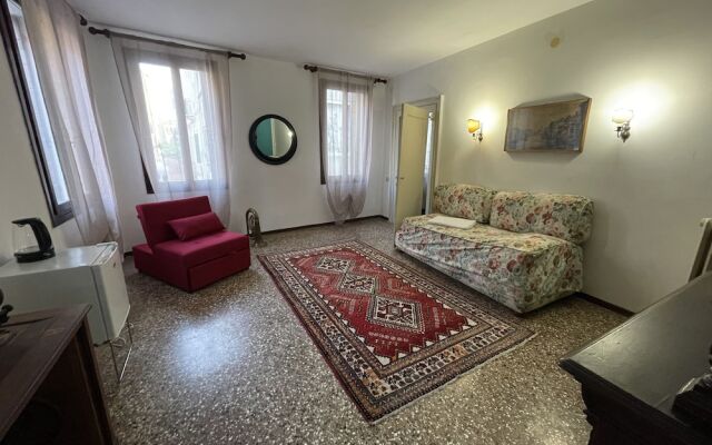 LIONS VENICE Guest House