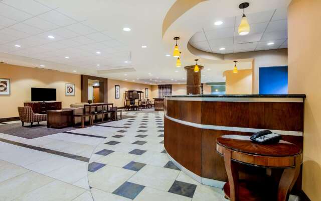La Quinta Inn & Suites by Wyndham Bel Air/I-95 Exit 77A