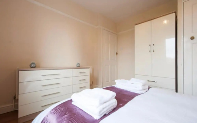 Holiday Home - Sleeps 7