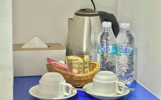 Ukiyo Hotel by manatidur